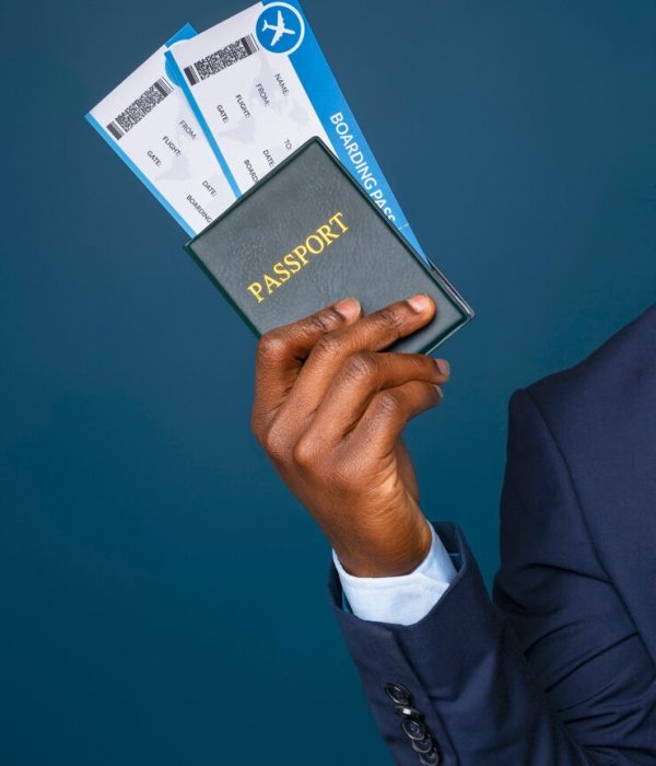 front-view-male-flight-attendant-posing_23-2150312702